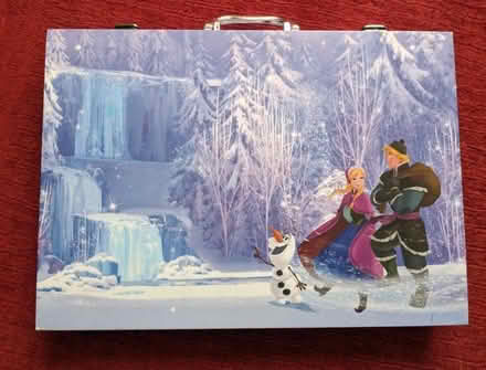 Photo of free Disney Frozen carry case (Springfield CM2) #2