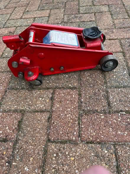 Photo of free Heavy duty car jack (Weybridge KT13) #1