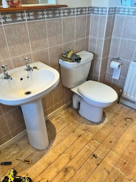 Photo of free bathroom suite (Corbridge NE45) #1