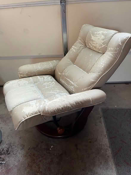 Photo of free comfy chair (central san rafael) #2