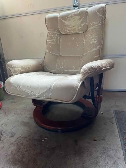 Photo of free comfy chair (central san rafael) #3