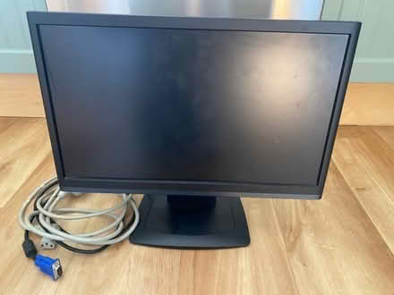 Photo of free Delium PC monitor VGA (Top Amersham HP6) #4