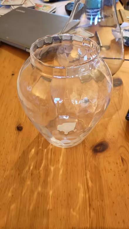 Photo of free Clear fluted edge Glass vase (centre Banbury OX16) #1