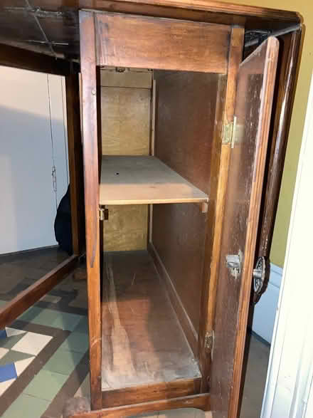 Photo of free 1930’s walnut veneer gate leg table (Shipley BD18) #4