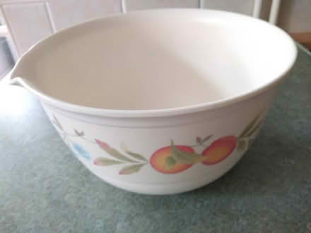 Photo of free Large serving mixing dish bowl (Roffey) #1