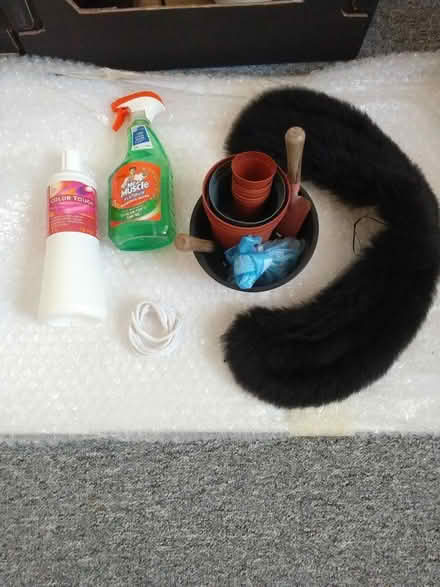 Photo of free Hair and window stuff, pots, collar (Cambridge, off Newmarket rd) #1