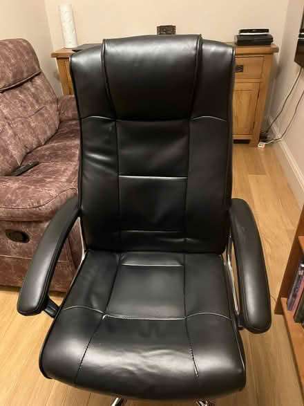 Photo of free Office/gaming chair (Whyteleafe, CR3) #1