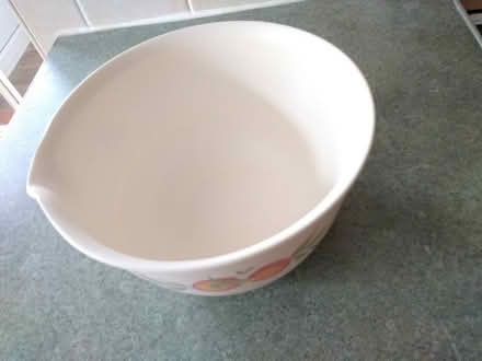 Photo of free Large serving mixing dish bowl (Roffey) #2
