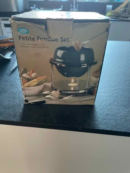 Photo of free Small fondue set (Tilgate) #1