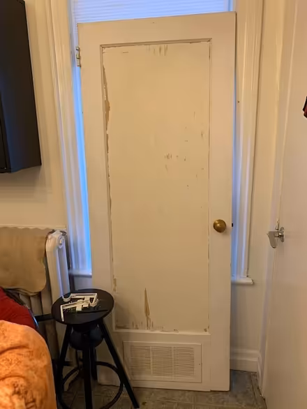 Photo of free White inside door with vent (Dupont and Bathurst) #1