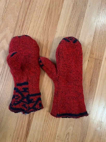 Photo of free gloves and mittens (Midtown Palo Alto) #3
