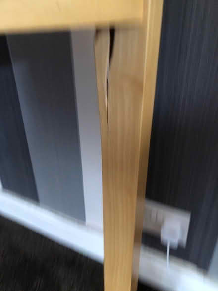 Photo of free Wooden 4-6 dining table (Welwyn garden city) #3