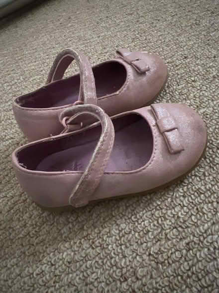 Photo of free Size 5 girls shoe (PE28) #1