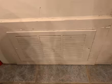 Photo of free White inside door with vent (Dupont and Bathurst) #3