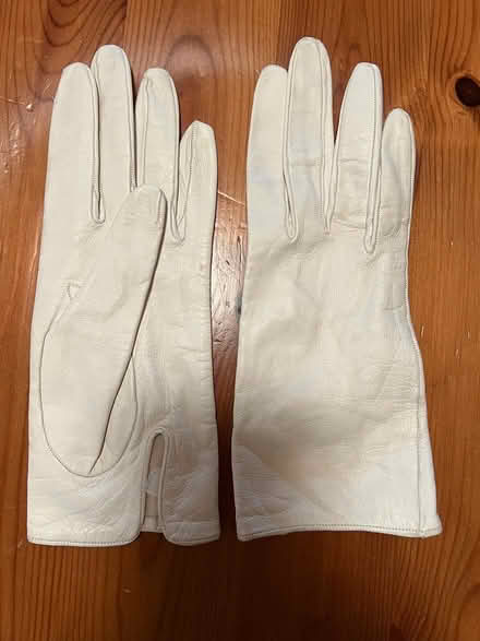 Photo of free kid leather gloves - small (Midtown Palo Alto) #1
