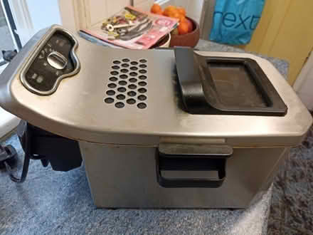 Photo of free DeLonghi Coolzone Deep Fat Fryer (model F34512CZ) (Kirkley NR33) #4