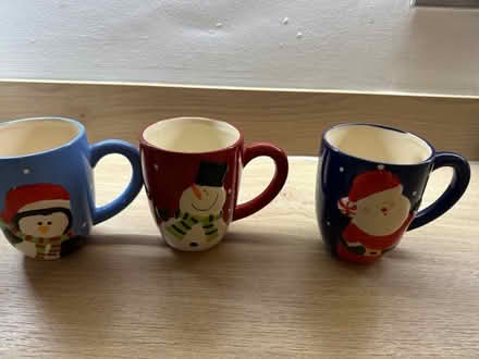 Photo of free Christmas mugs with 4 small Christmas plates (Orford WA2) #1