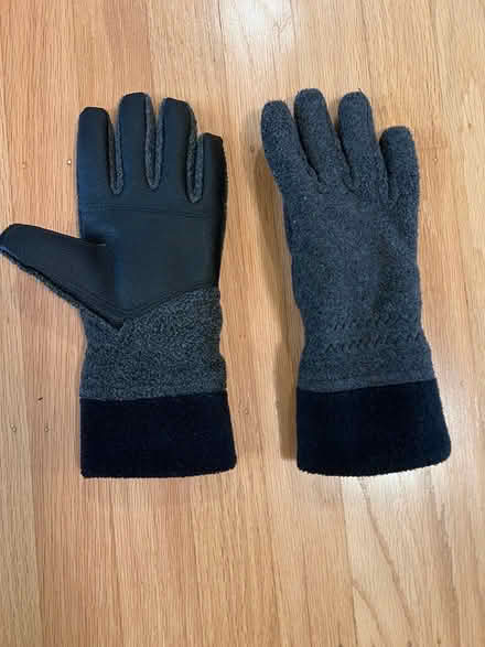 Photo of free gloves and mittens (Midtown Palo Alto) #1