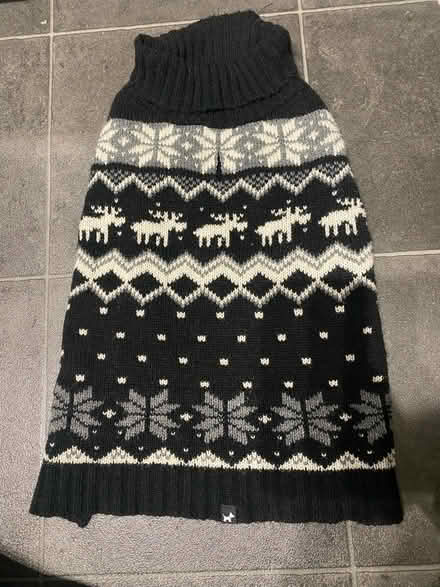 Photo of free Medium dog sweater (Brunswick M13) #1
