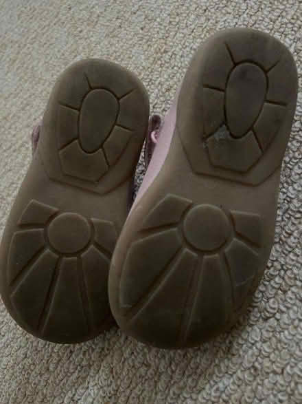 Photo of free Size 5 girls shoe (PE28) #2