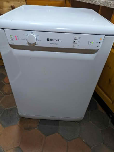 Photo of free Hotpoint dishwasher *faulty (Hatchford, nr Cobham KT11) #1