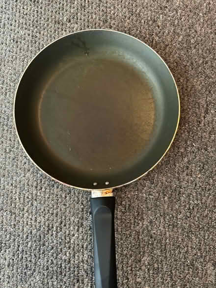 Photo of free A fry pan suitable for all hobs (SE14) #1