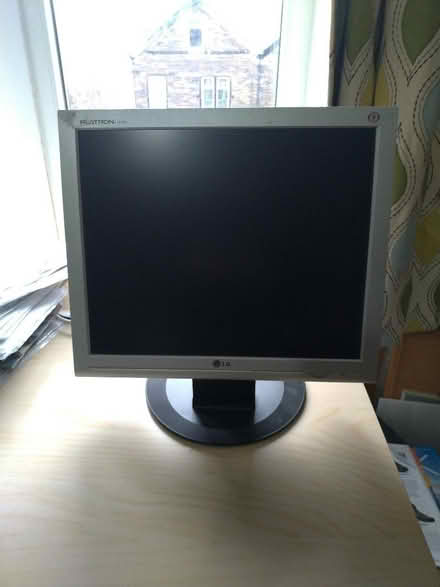 Photo of free Computer Monitor Screen (Daisy Hill BD9) #1