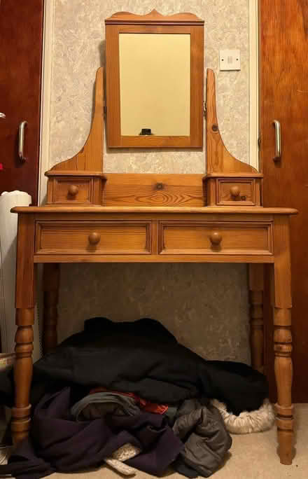 Photo of free Dressing table and stool (Milburn CA10) #3