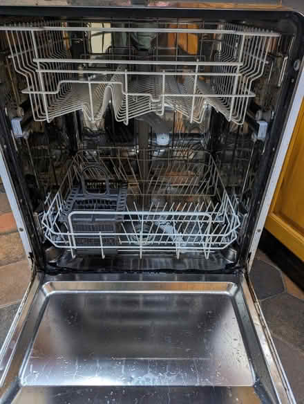 Photo of free Hotpoint dishwasher *faulty (Hatchford, nr Cobham KT11) #2
