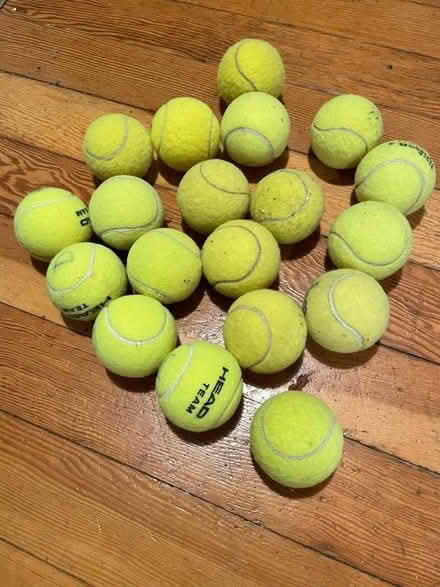 Photo of free Old tennis balls (Wokingham RG41) #1