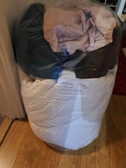Photo of free Double duvet and covers (N22 Haringay) #1