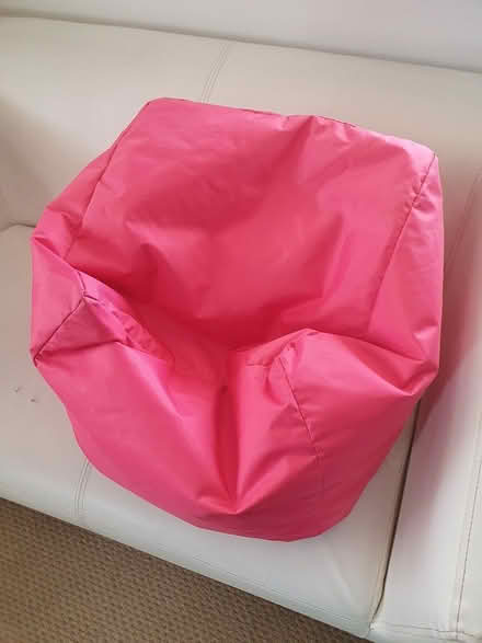Photo of free Pink pouffe (Rushden NN10) #1