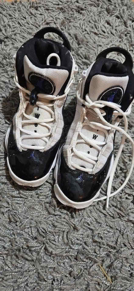 Photo of free Jordan TW03 trainers size 4 (Hampton TW12) #3