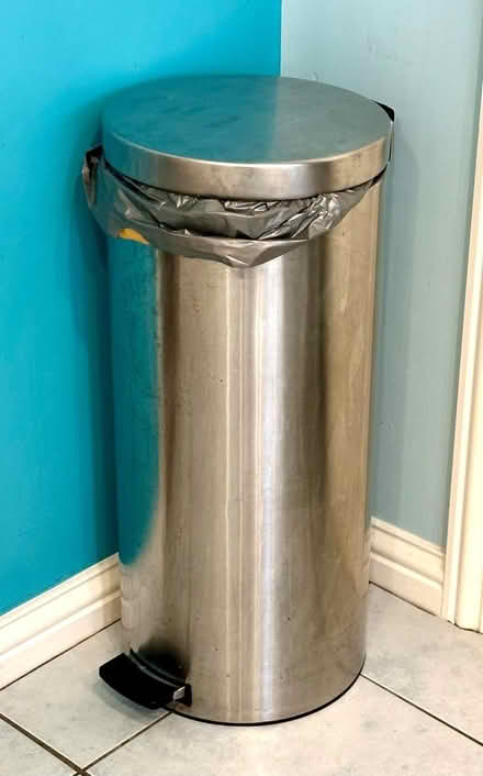 Photo of free Kitchen Bin (Denby DE5) #1