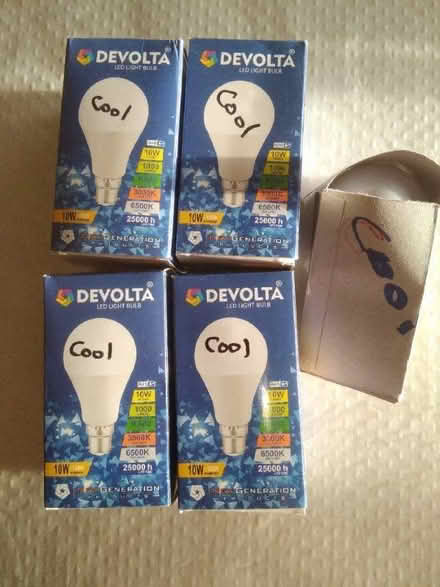 Photo of free LED light bulbs COOL white x 5 (University of Bath) #2