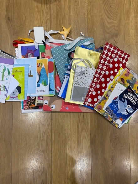 Photo of free Gift bags, cards, wrapping paper (BR6) #1