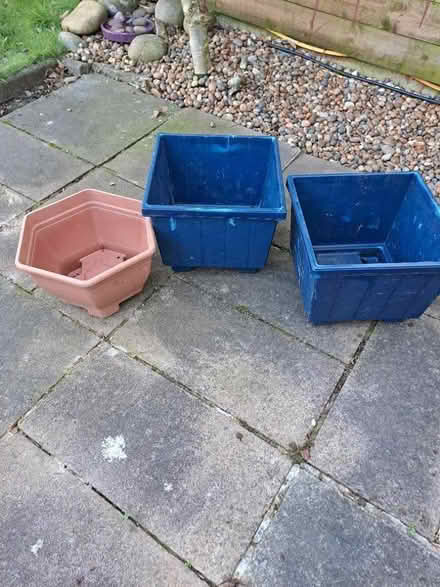 Photo of free Garden pots (Fields End HP1) #1