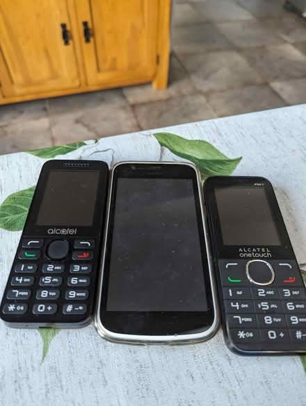 Photo of free 3 mobile phones (Old Walcot SN3) #1