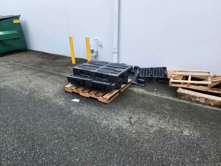 Photo of free Pallets - wood and plastic (Lynnwood) #2