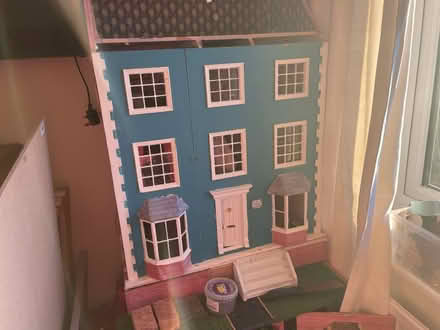 Photo of free Large dolls house (BA11) #1