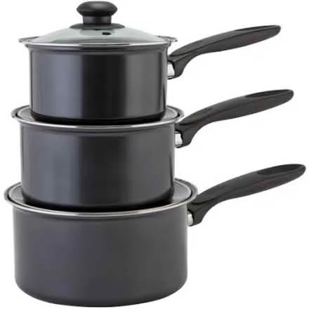 Photo of 1 or 2 medium cooking pot (Bretton PE3) #1