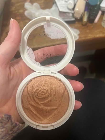 Photo of free Blusher compact with mirror and brush (Great Moor SK2) #1