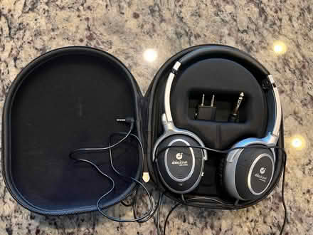 Photo of free Wired noise cancelling headphones (Marriottsville) #1
