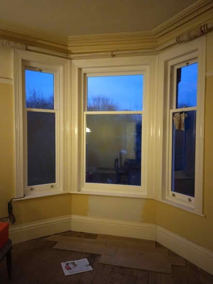 Photo of free Bay window curtain pole (Nooklands PR2) #1