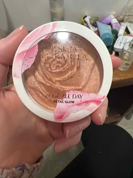 Photo of free Blusher compact with mirror and brush (Great Moor SK2) #2