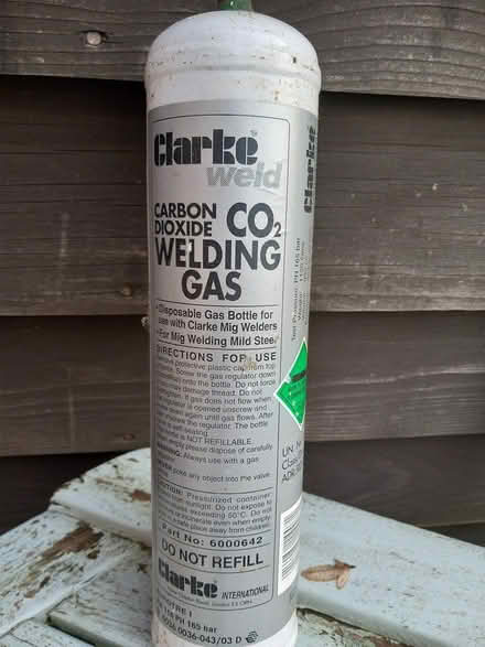 Photo of free CO 2 gas bottle (Builth Wells) #2