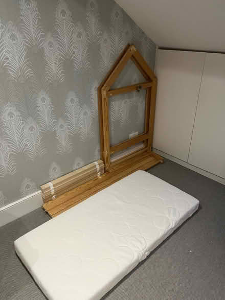 Photo of free Kids bed and matreas (TW9) #2
