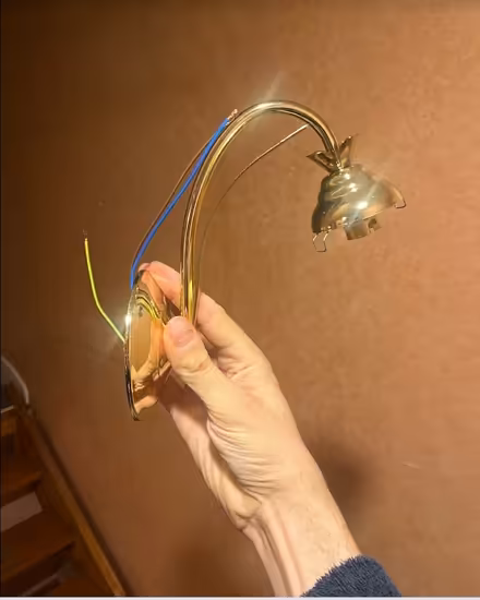 Photo of free wall light fitting (islington N1) #1