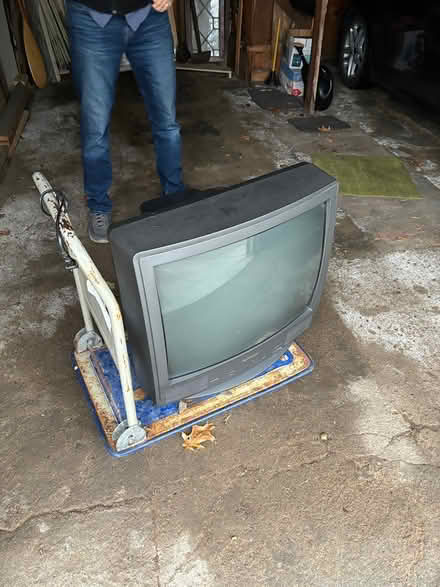 Photo of free TV (696 and Woodward) #3