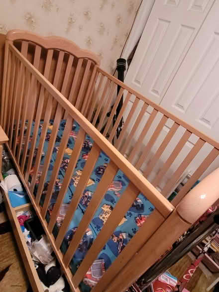 Photo of free crib (South Brunswick) #1
